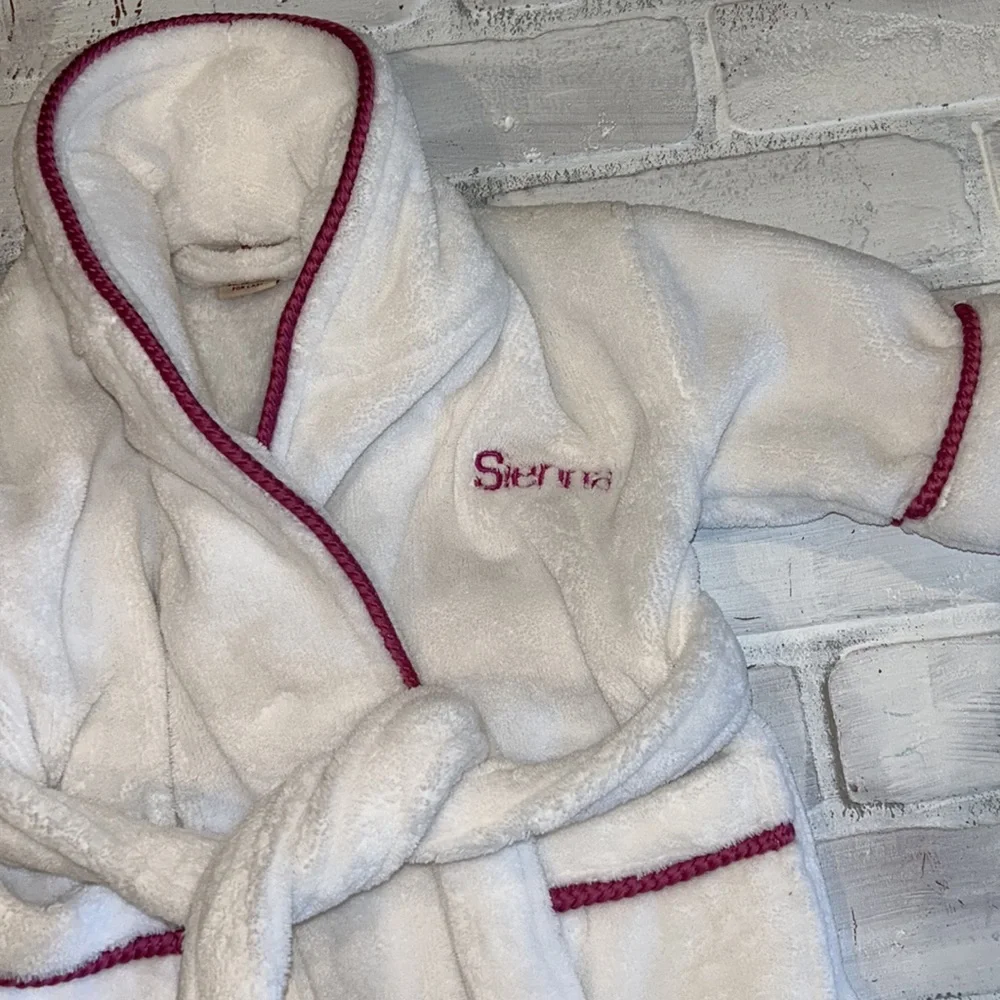 “Sienna” Red envelope plush embroidered baby robe size 12/18m